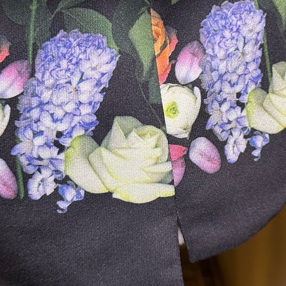 Ted Baker London Amarga Kensington Cold Shoulder Blouse Floral Black EUC 2 Small - Picture 8 of 9